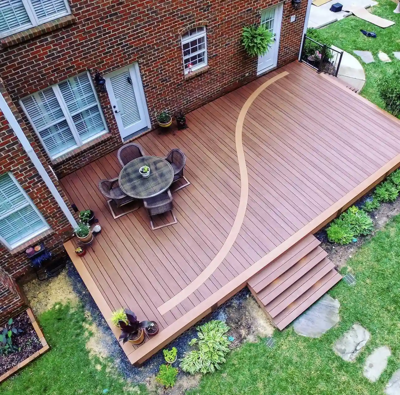 Curved deck detail in Charlotte