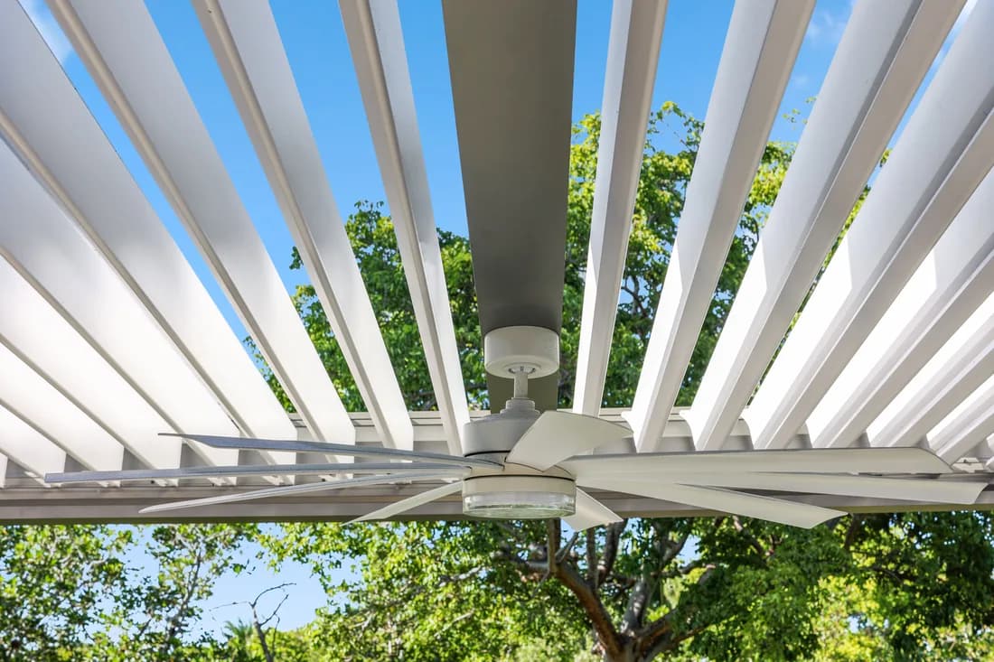 Azenco Outdoor R-BLADE pergola louvers with an integrated ceiling fan