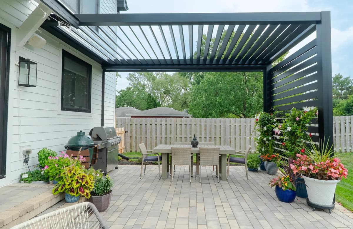 Azenco Outdoor R-BREEZE fixed-louver pergola with a privacy wall over a patio